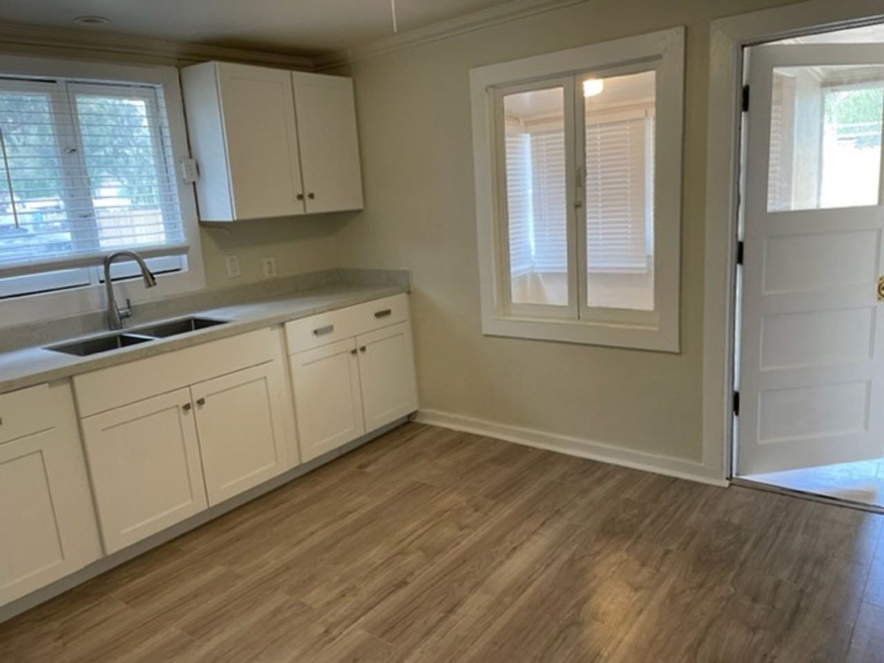 410 7th St - Photo 3 of 31