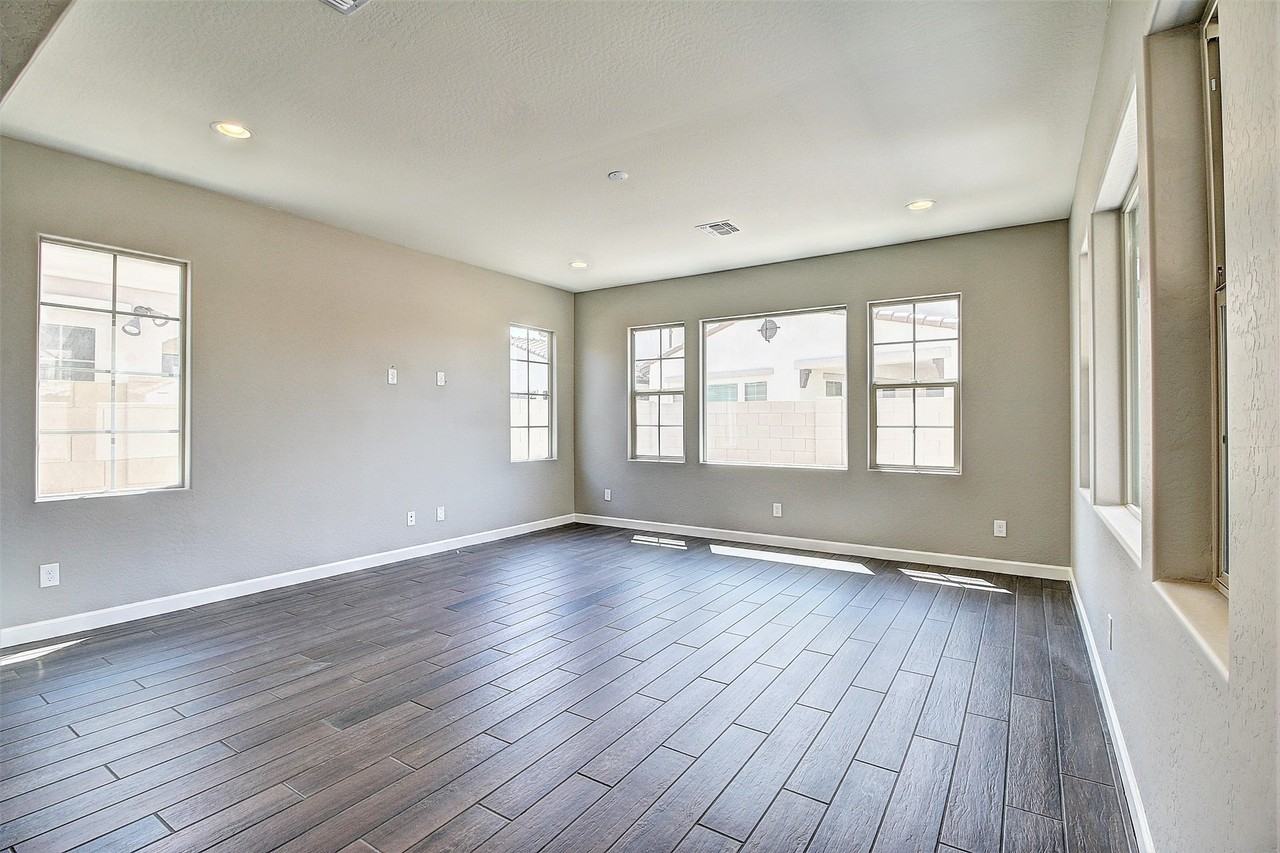 1957 W Yellowstone Way - Photo 4 of 43