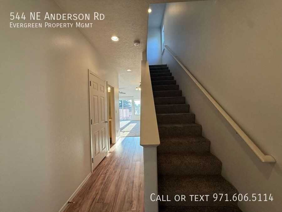 544 Ne Anderson Rd - Photo 4 of 30