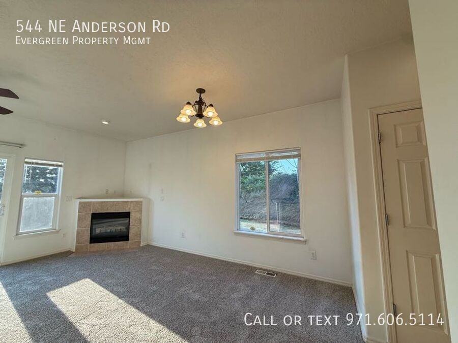 544 Ne Anderson Rd - Photo 7 of 30