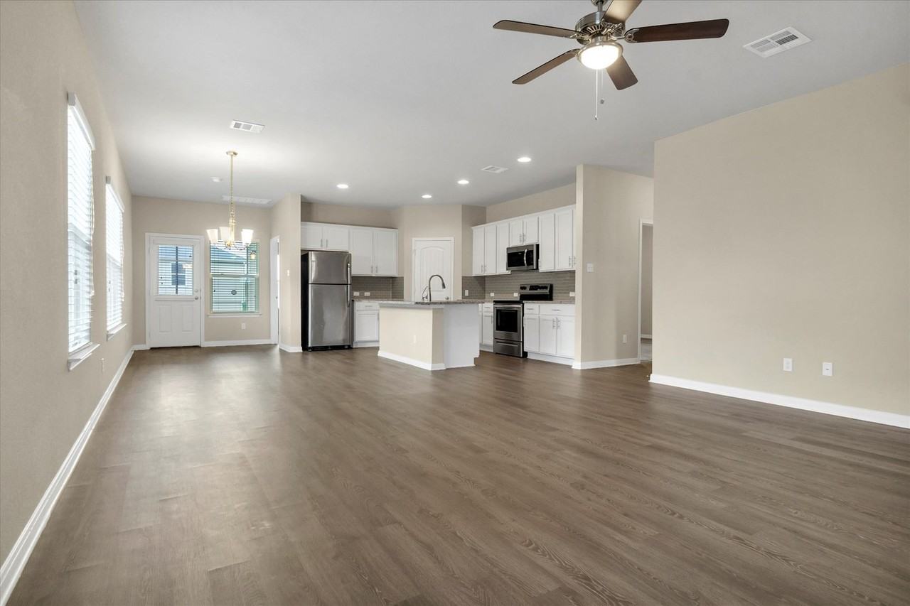 1013 Gaelic Dr - Photo 4 of 22