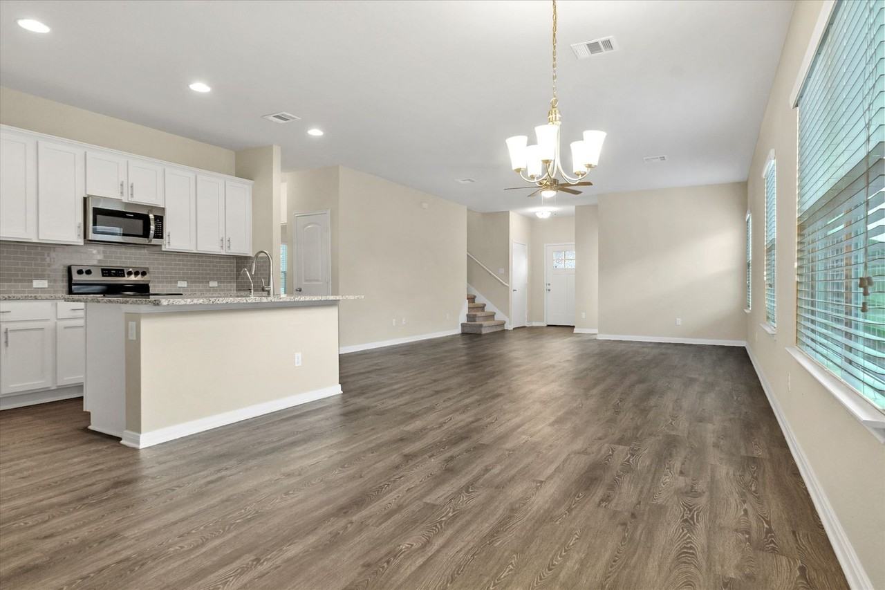 1013 Gaelic Dr - Photo 5 of 22