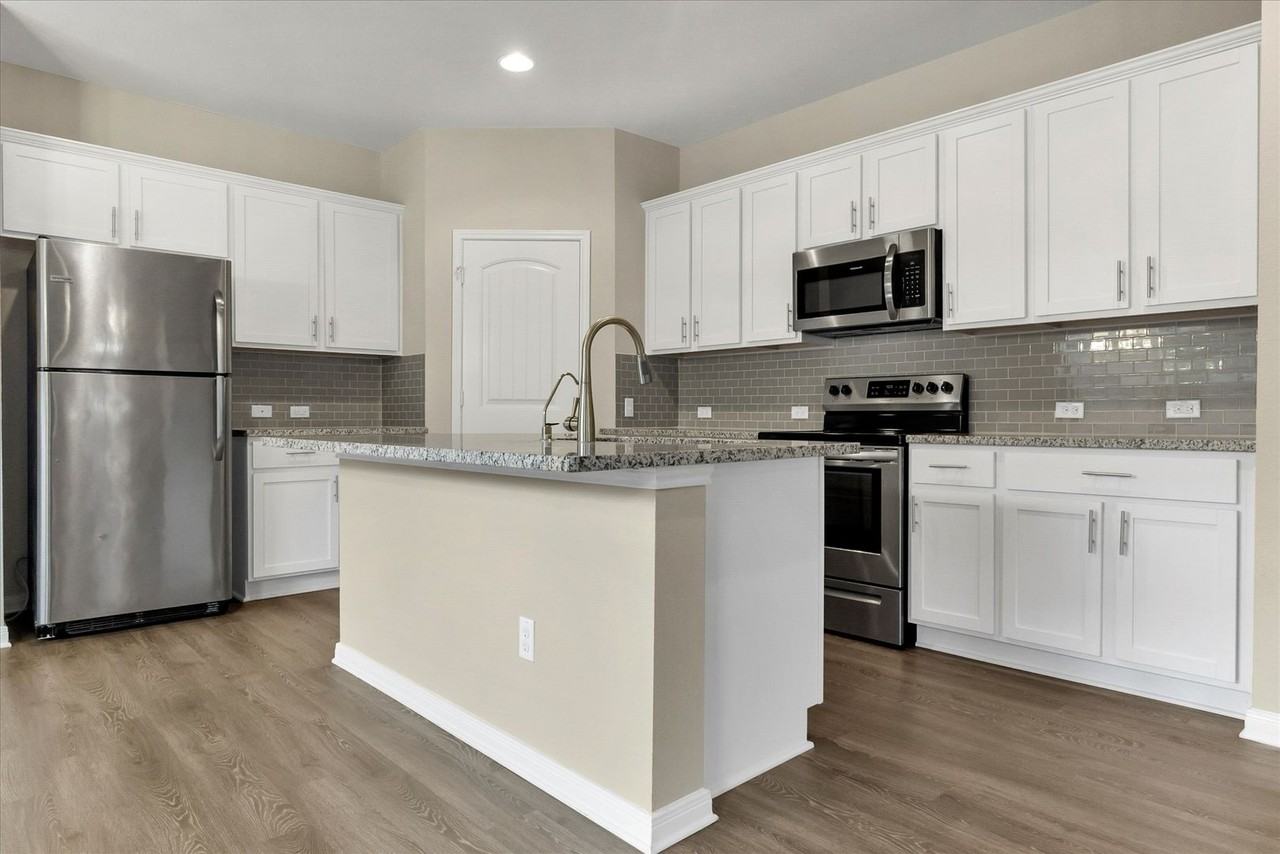 1013 Gaelic Dr - Photo 6 of 22