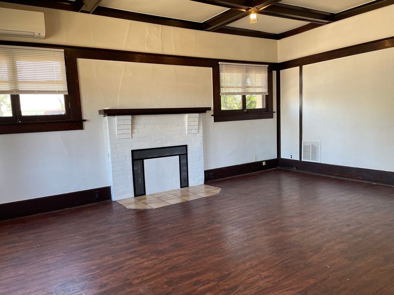 530 S Grape St - Photo 2 of 17