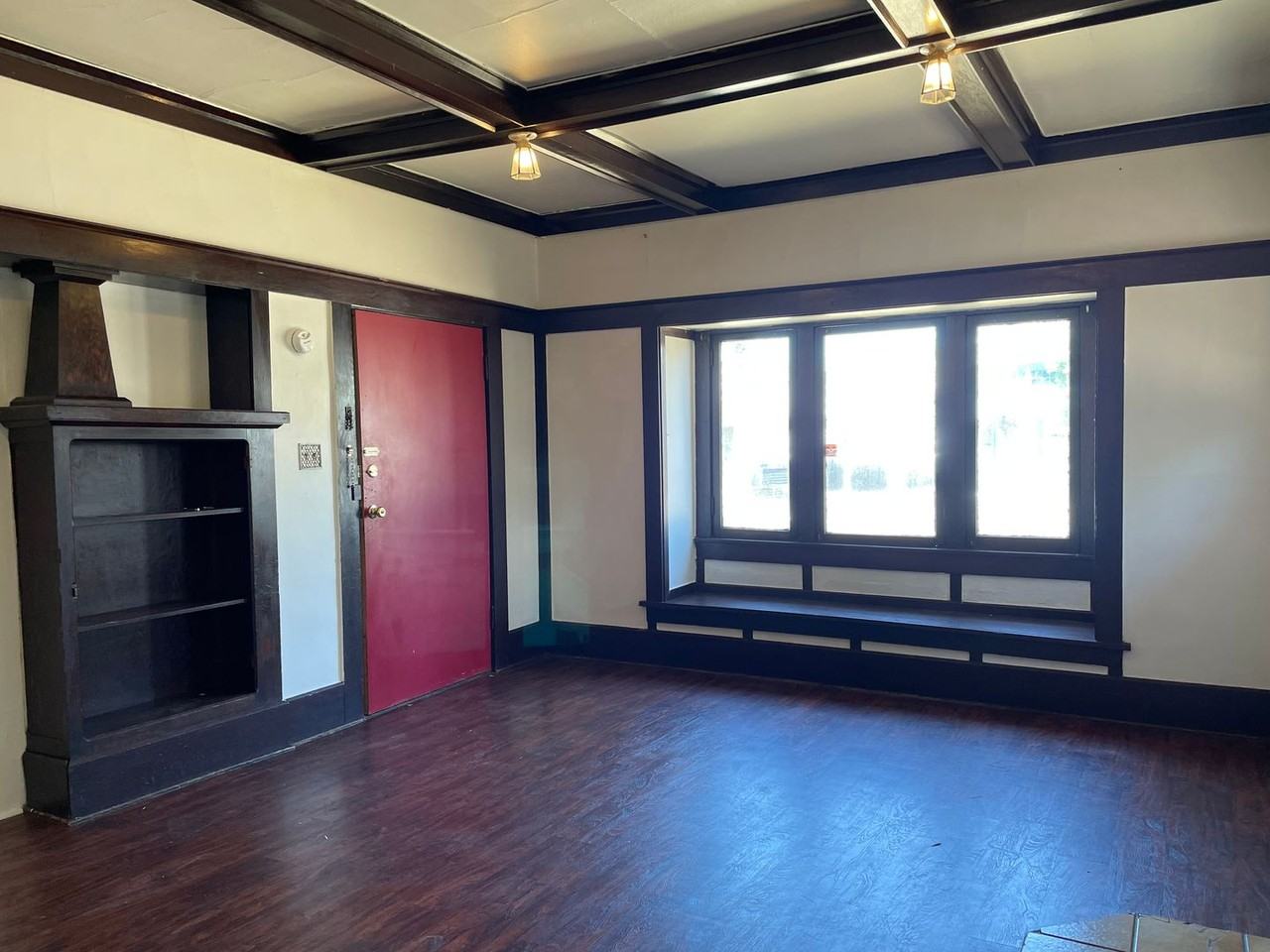 530 S Grape St - Photo 3 of 17