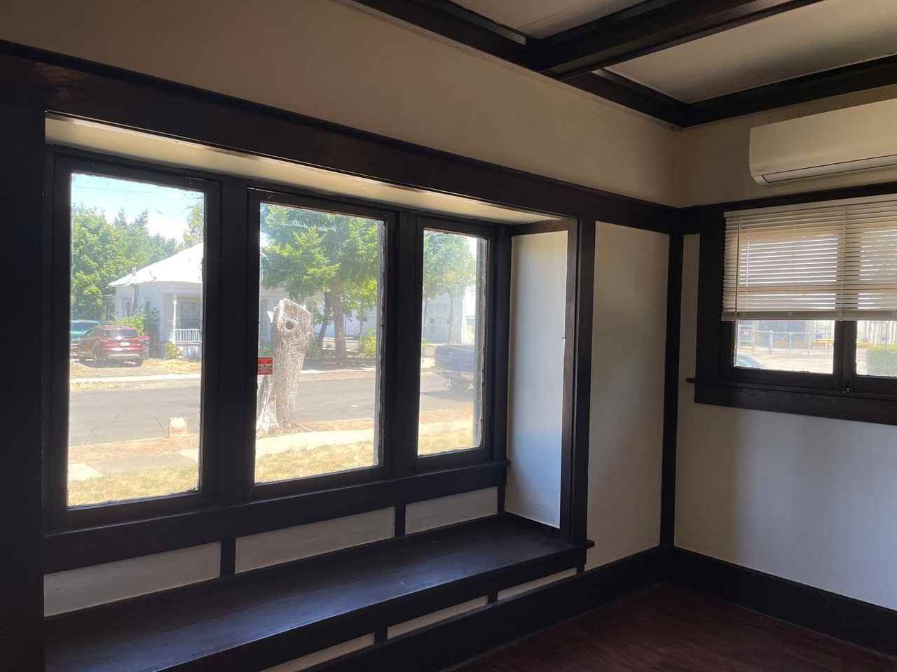 530 S Grape St - Photo 4 of 17