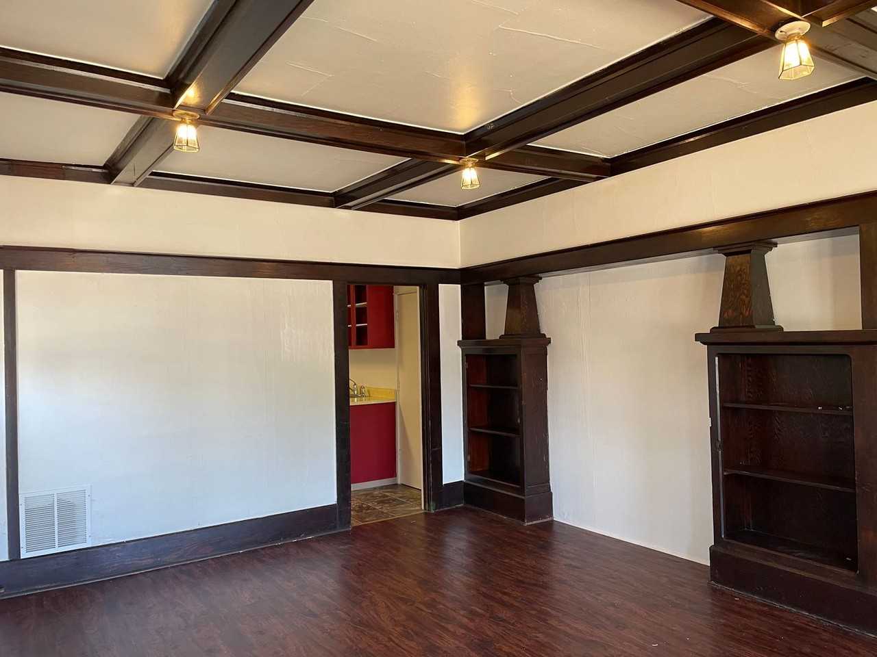530 S Grape St - Photo 6 of 17