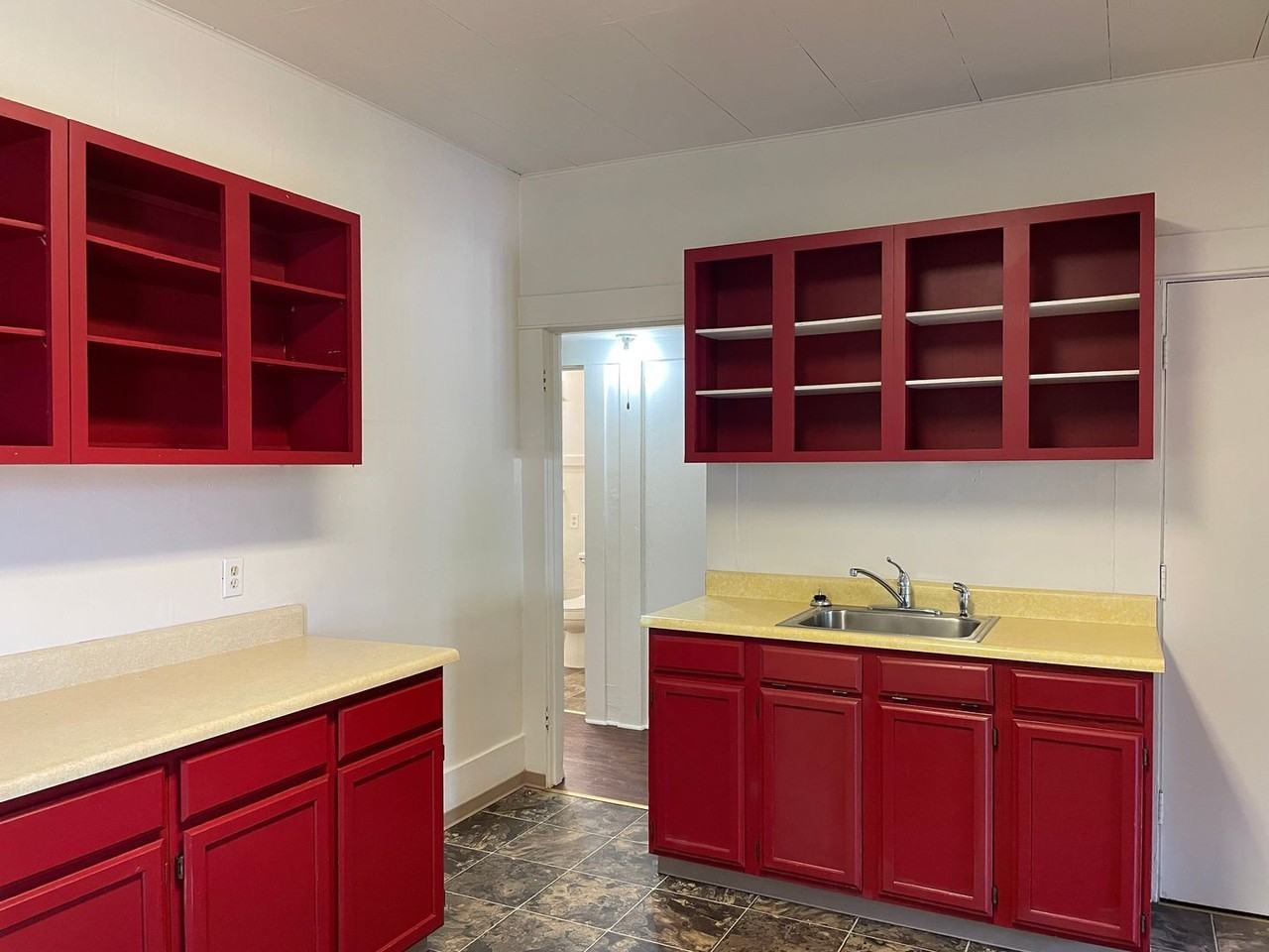 530 S Grape St - Photo 7 of 17