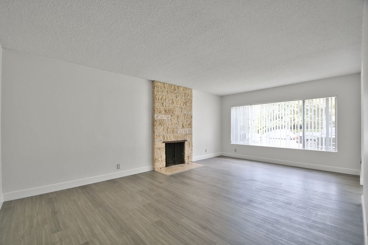 7817 Emerson Ave - Photo 3 of 18