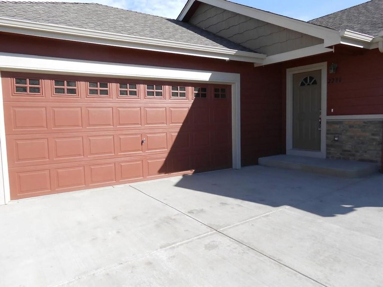 2288 Sopris Cir - Photo 2 of 10