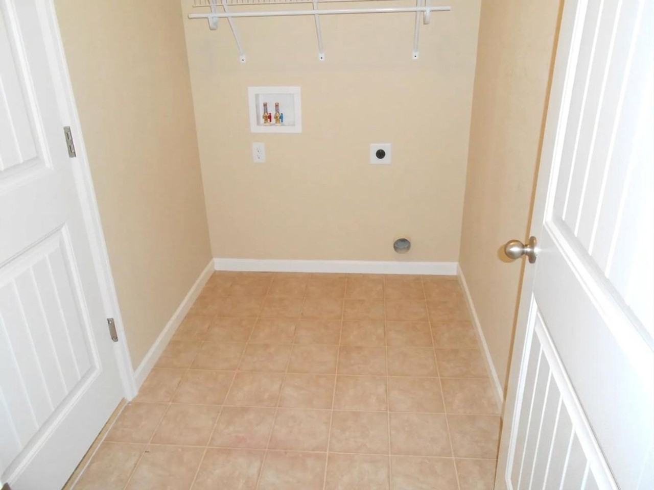 2288 Sopris Cir - Photo 6 of 10