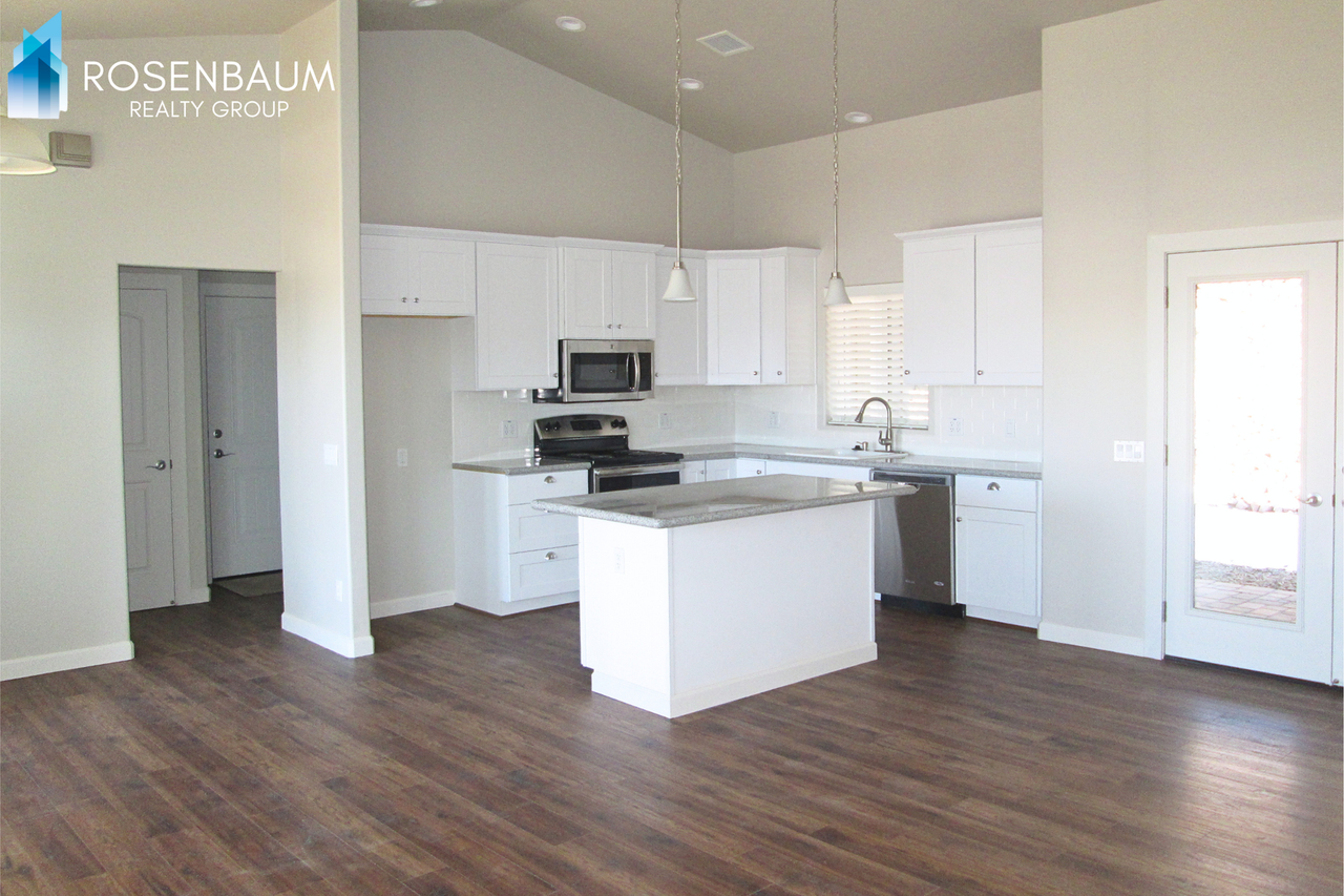 1933 Atlantic Ave - Photo 6 of 16