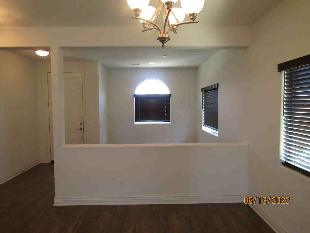 305 Hampton Dr - Photo 3 of 38