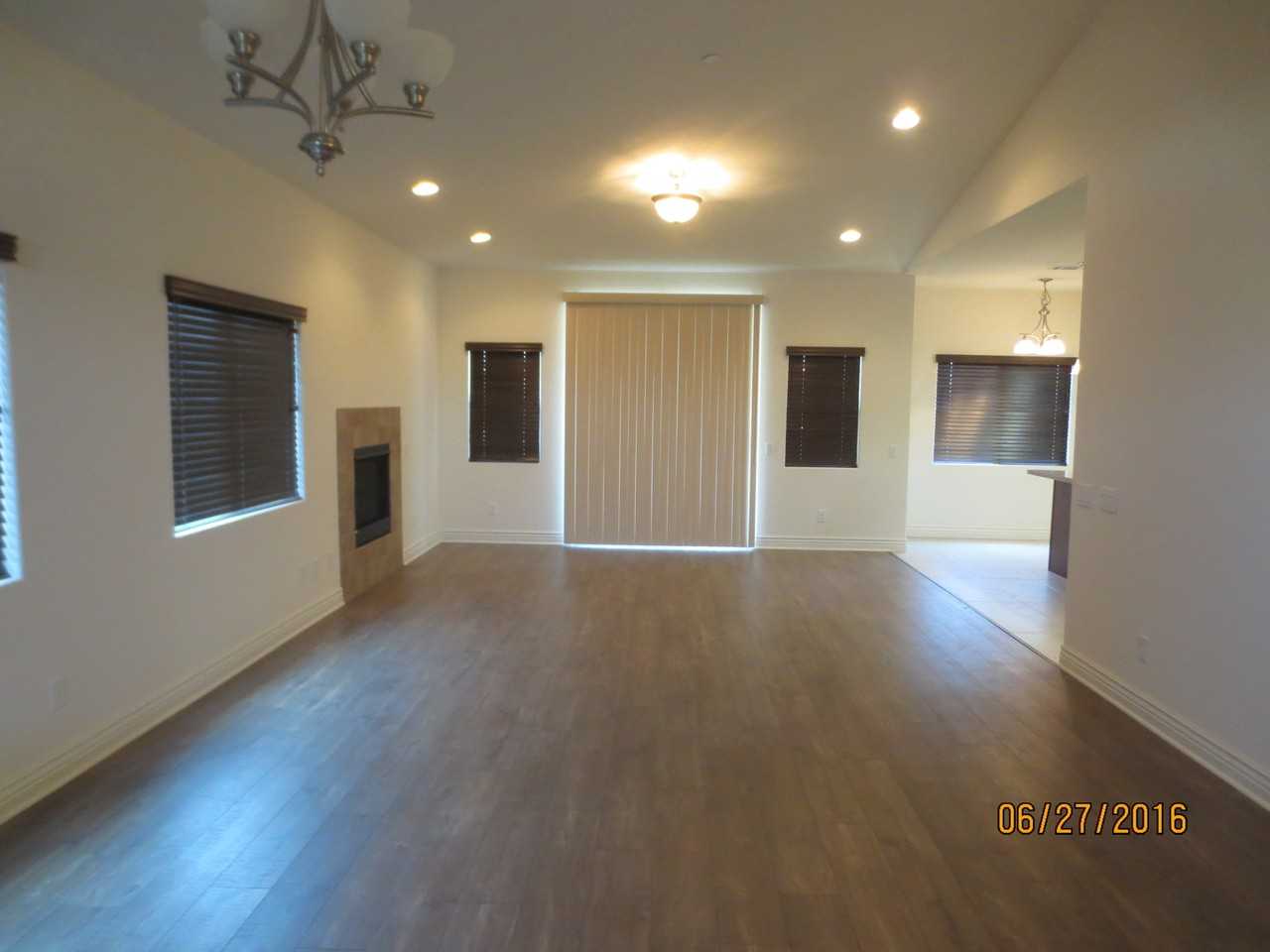 305 Hampton Dr - Photo 5 of 38