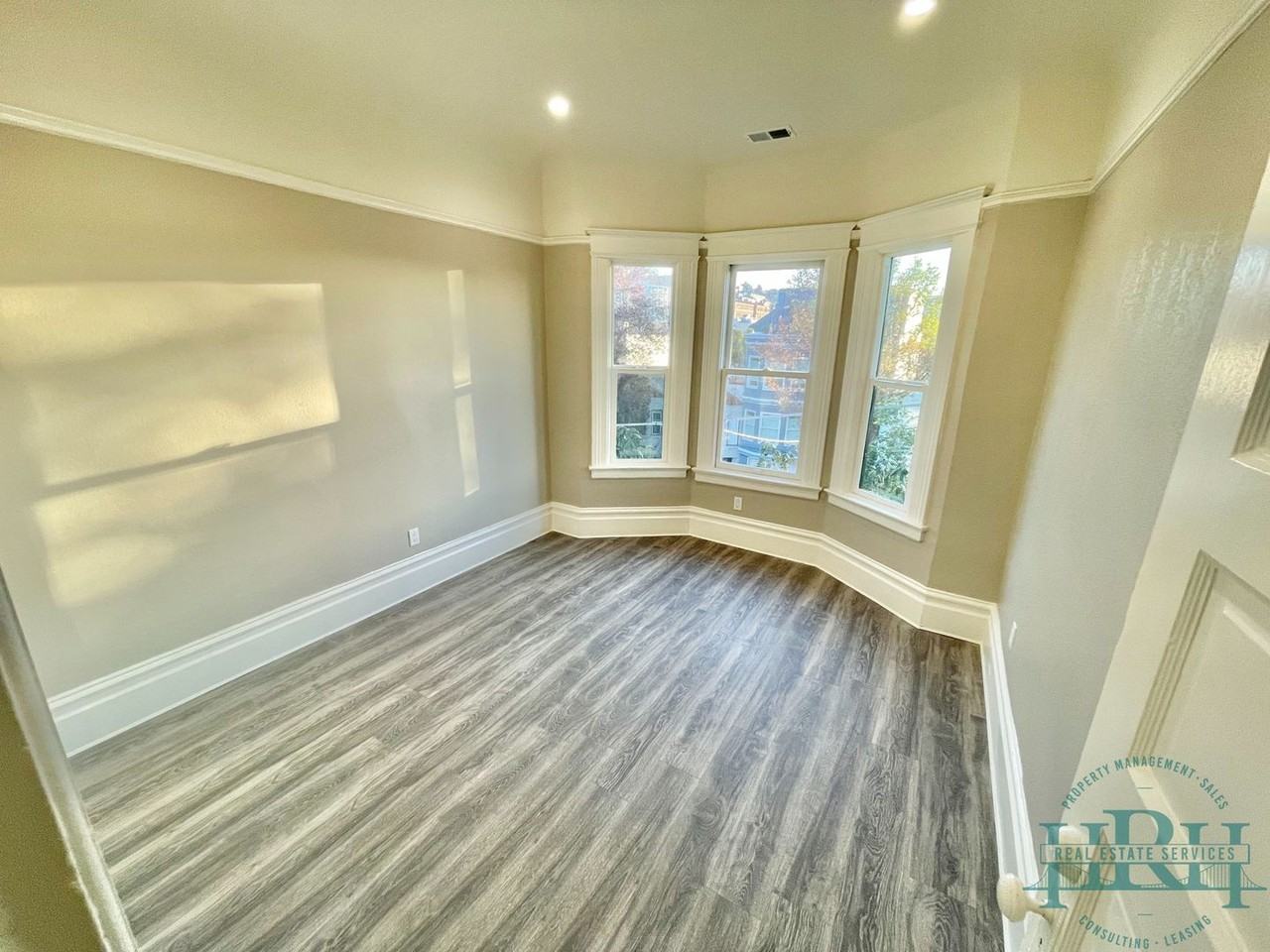 2554 Bryant St - Photo 7 of 50