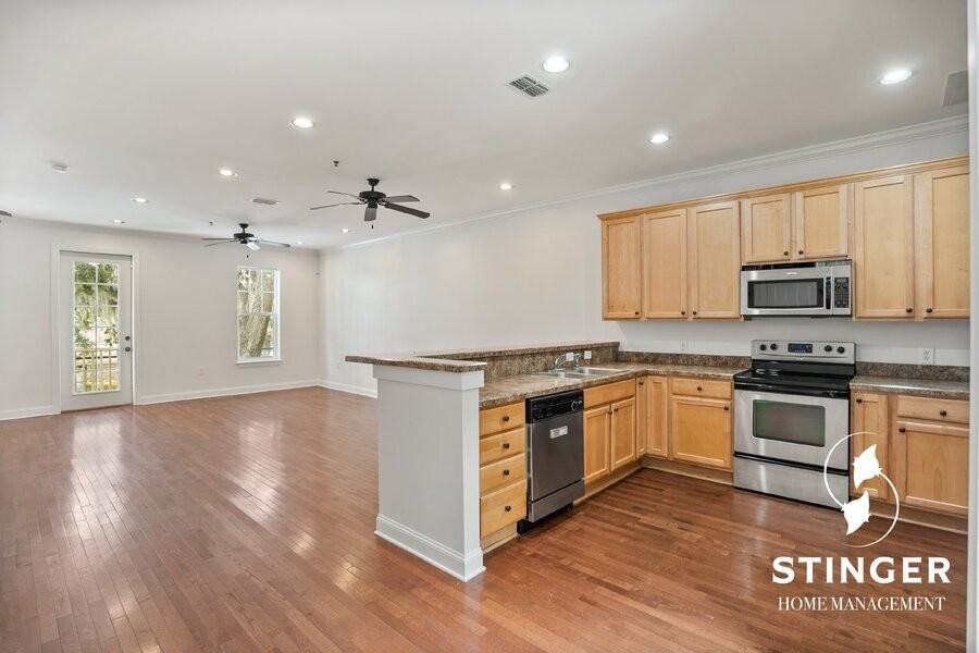 828B Paris Ave - Photo 4 of 39
