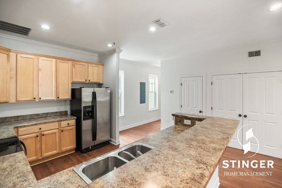 828B Paris Ave - Photo 5 of 39
