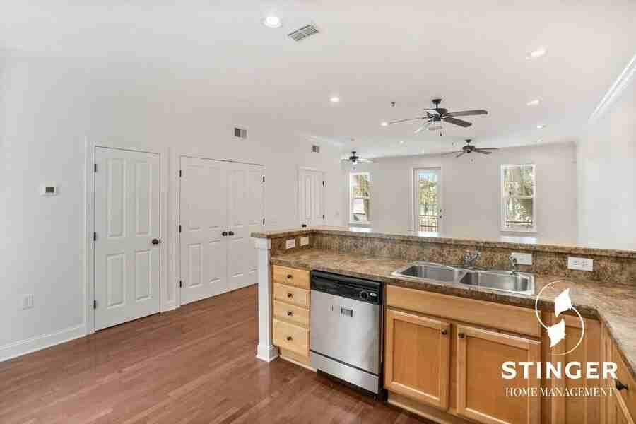 828B Paris Ave - Photo 7 of 39