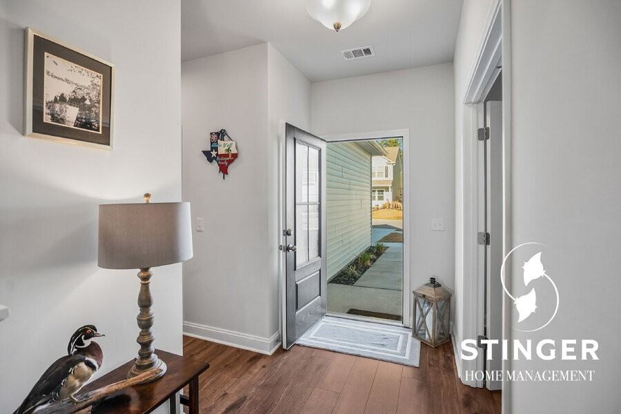 1174 Danner Dr - Photo 3 of 42