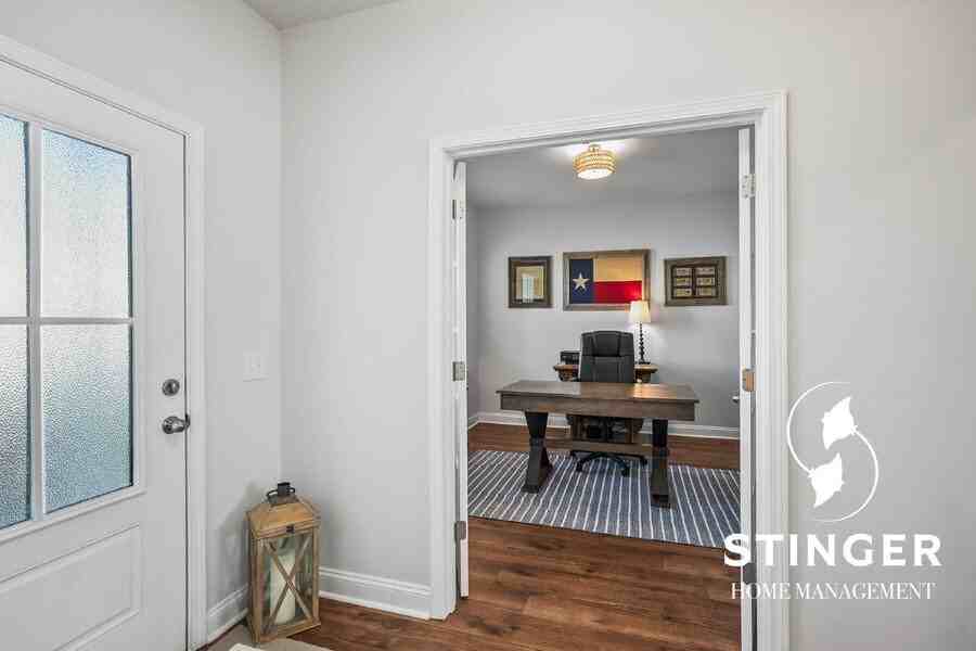 1174 Danner Dr - Photo 4 of 42