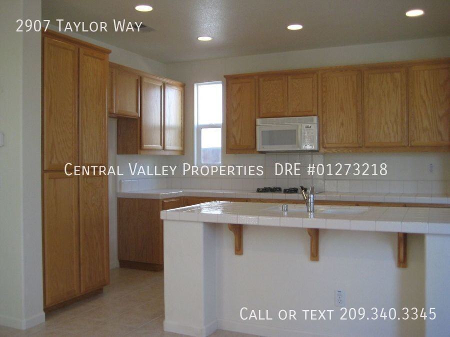2907 Taylor Way - Photo 4 of 23