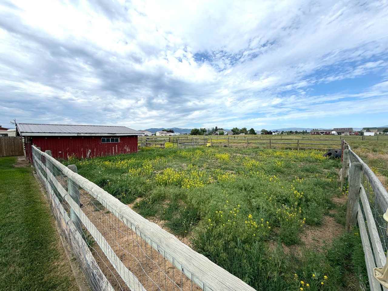 3680 Valley Dr - Photo 2 of 4