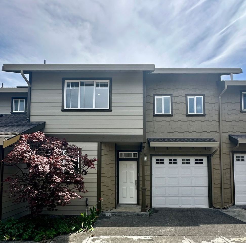 3220 T St #2