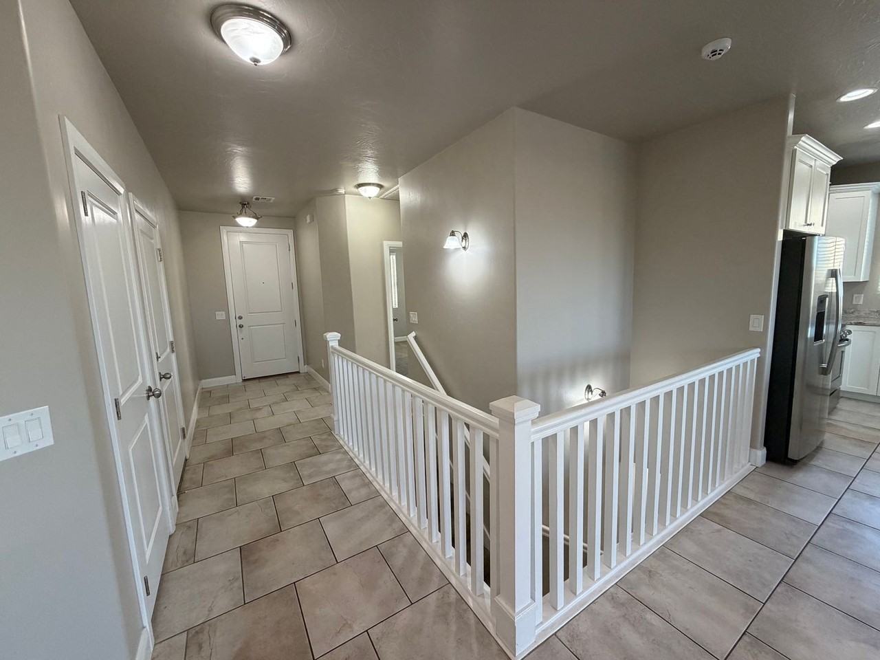 469 E Barcelona Dr - Photo 3 of 36