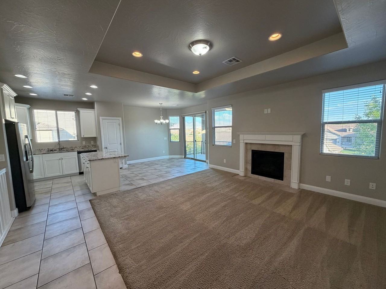 469 E Barcelona Dr - Photo 4 of 36