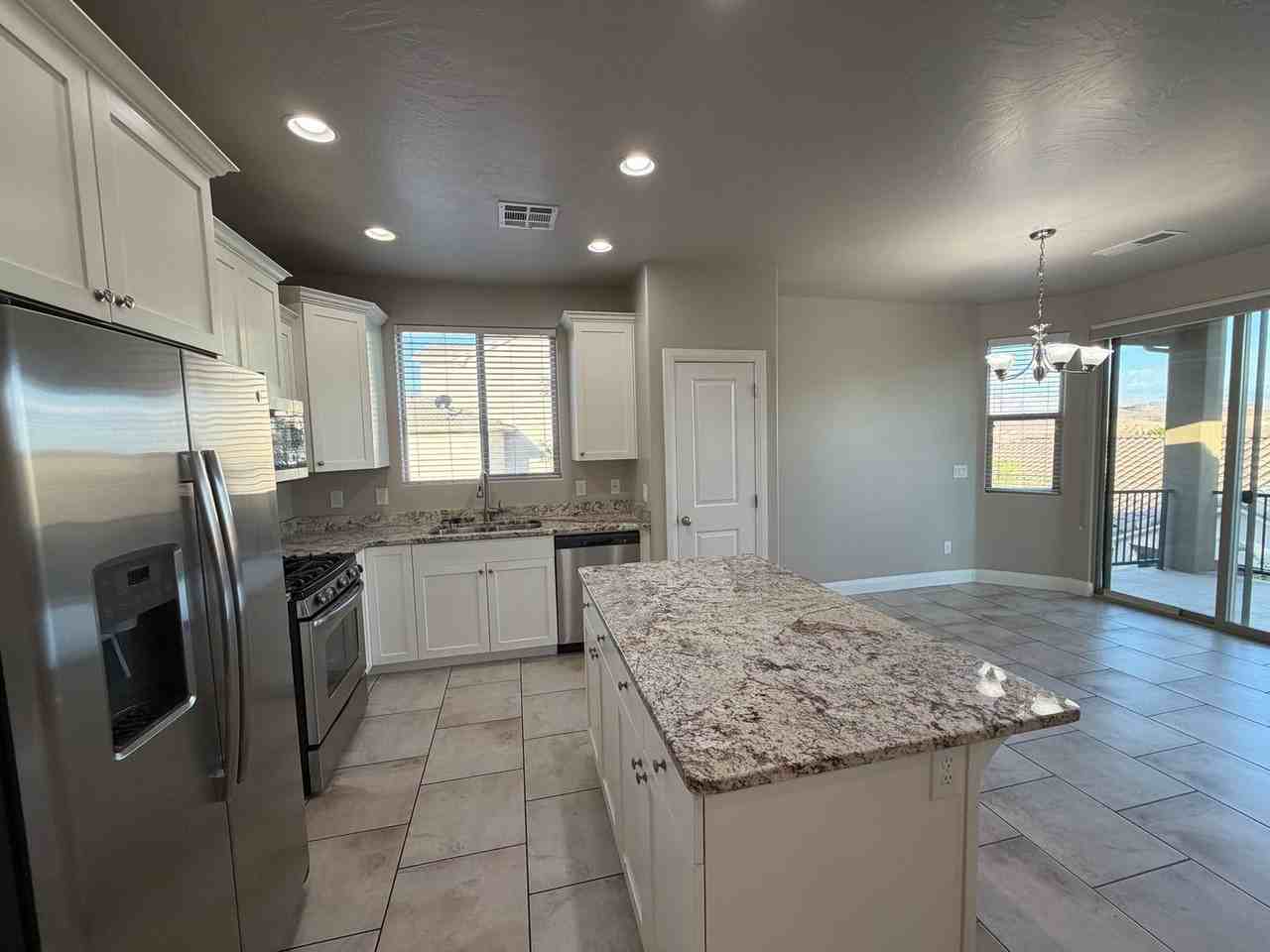 469 E Barcelona Dr - Photo 5 of 36
