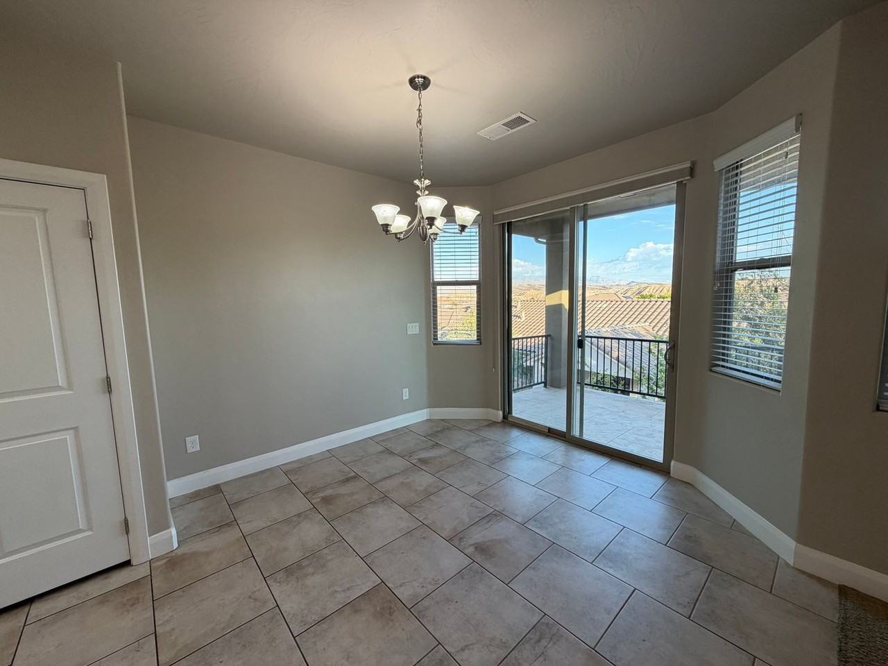 469 E Barcelona Dr - Photo 7 of 36