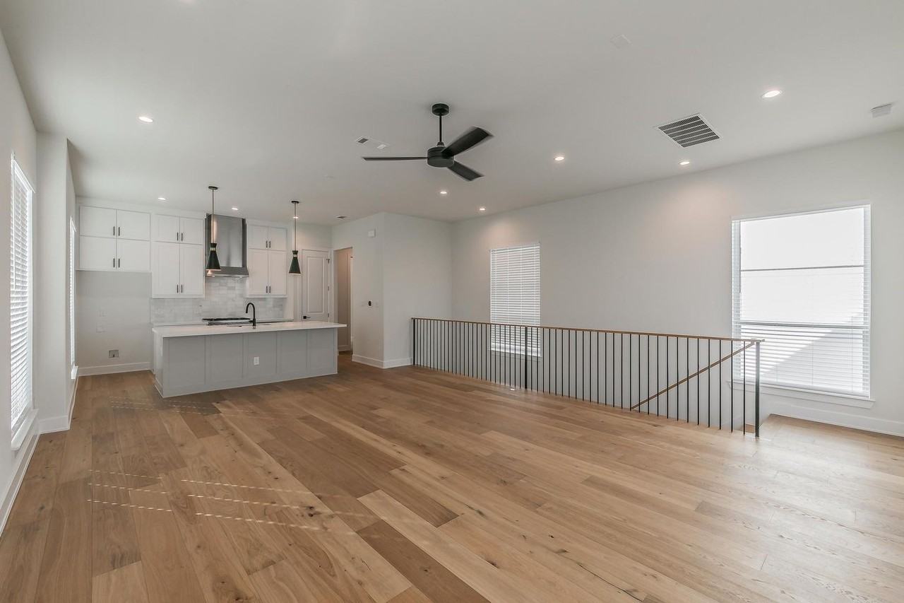 682 W Main St - Photo 4 of 31