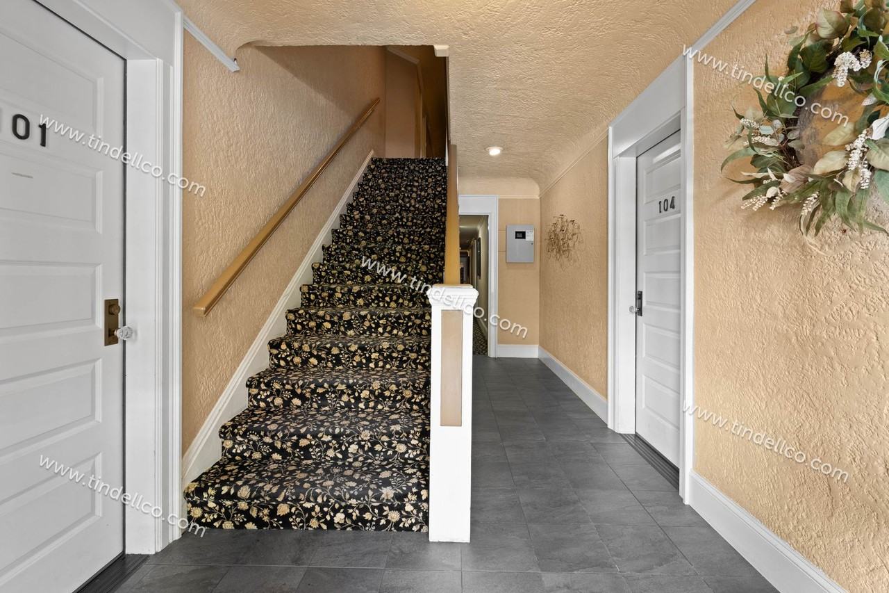 2076 Nw Johnson St #201 - Photo 4 of 17