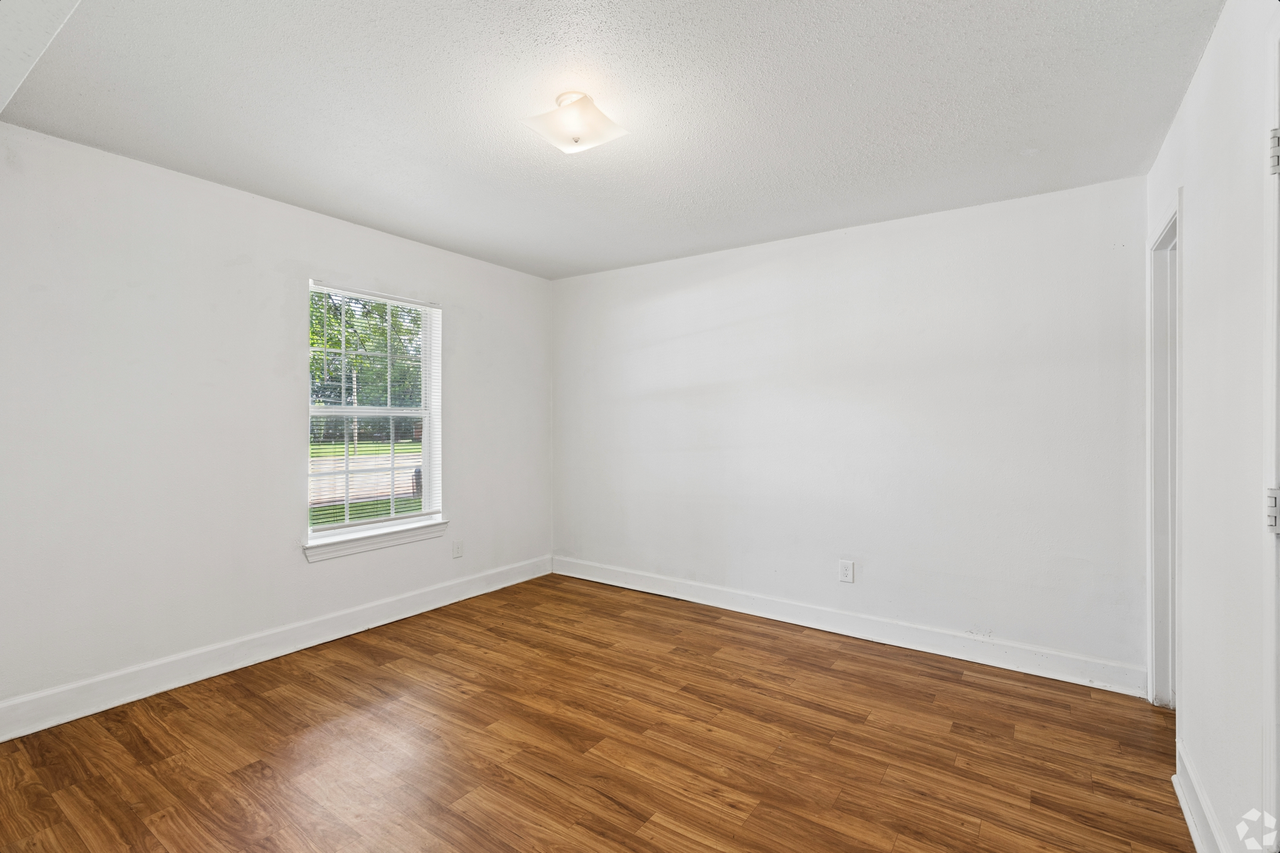 2115 Central Parkway SW - Photo 5 of 10