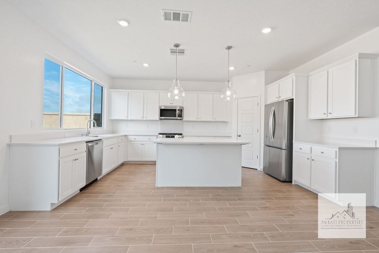 2272 N Duke Ave - Photo 3 of 20