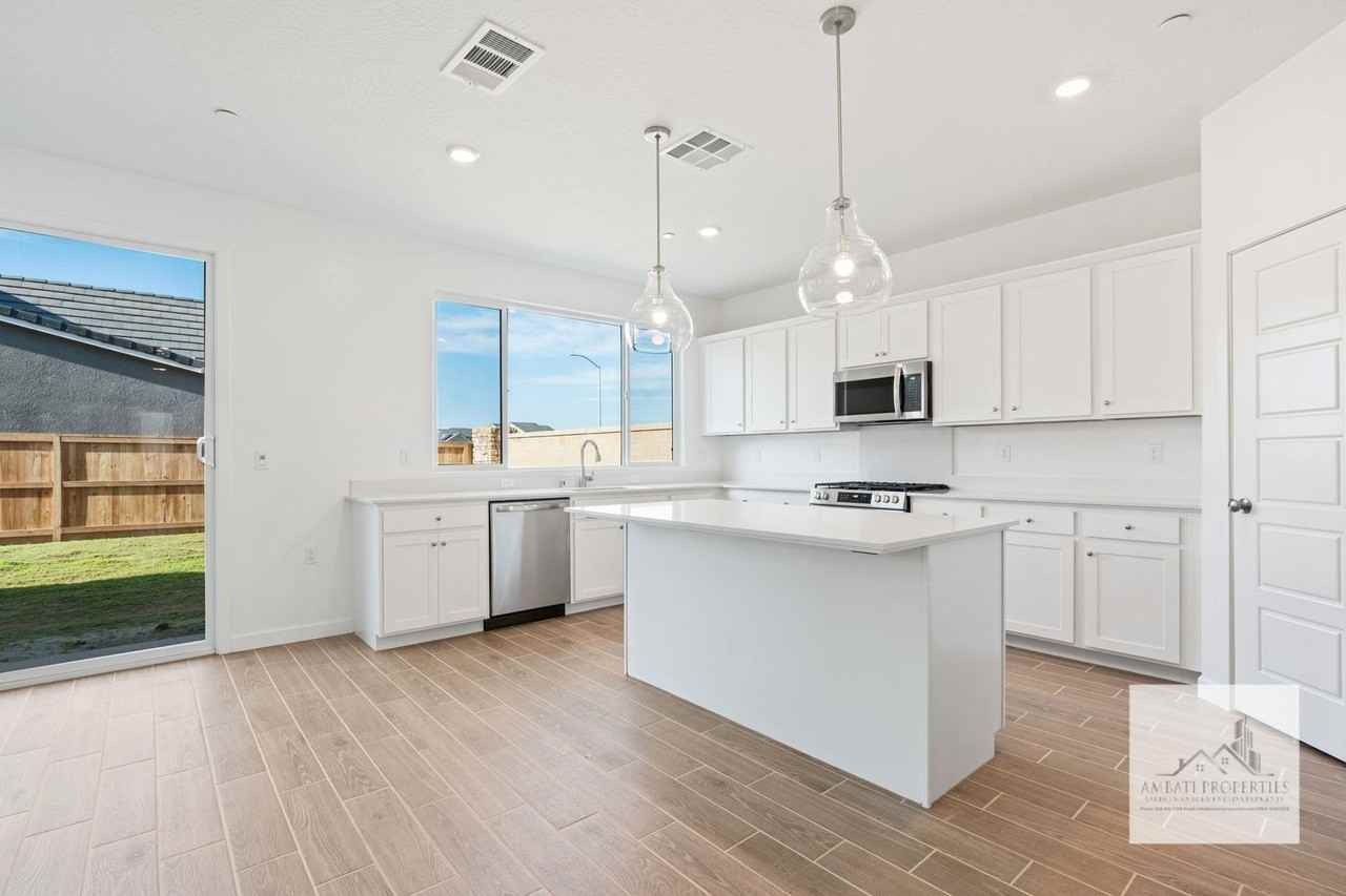 2272 N Duke Ave - Photo 4 of 20