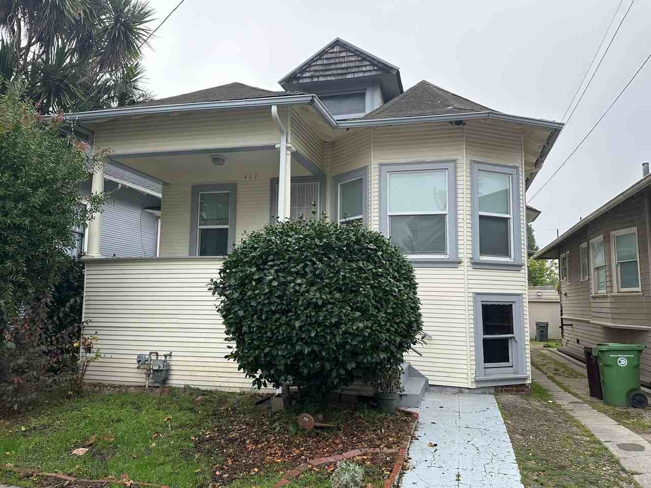 467 44th St - Photo 2 of 14