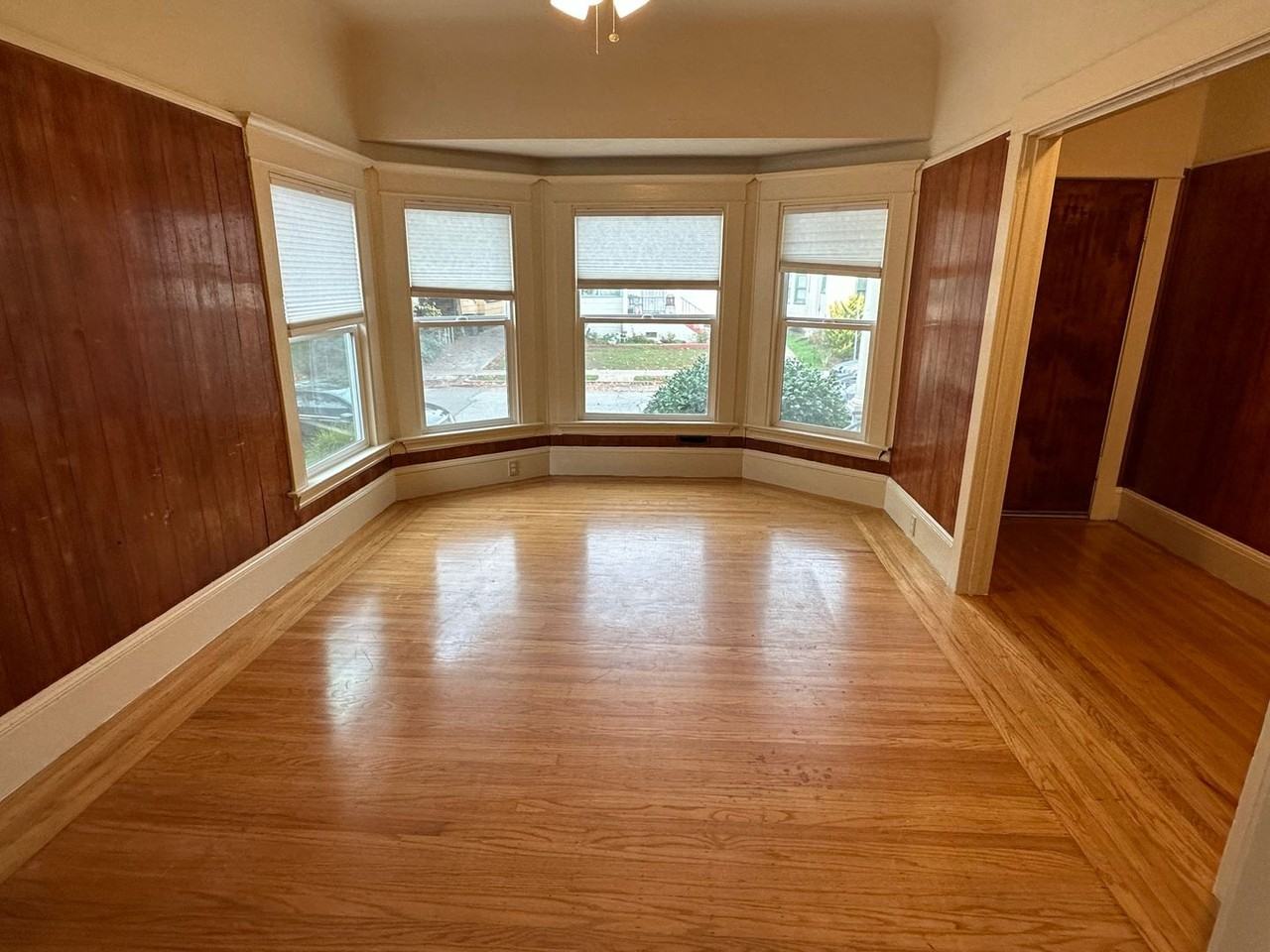 467 44th St - Photo 3 of 14