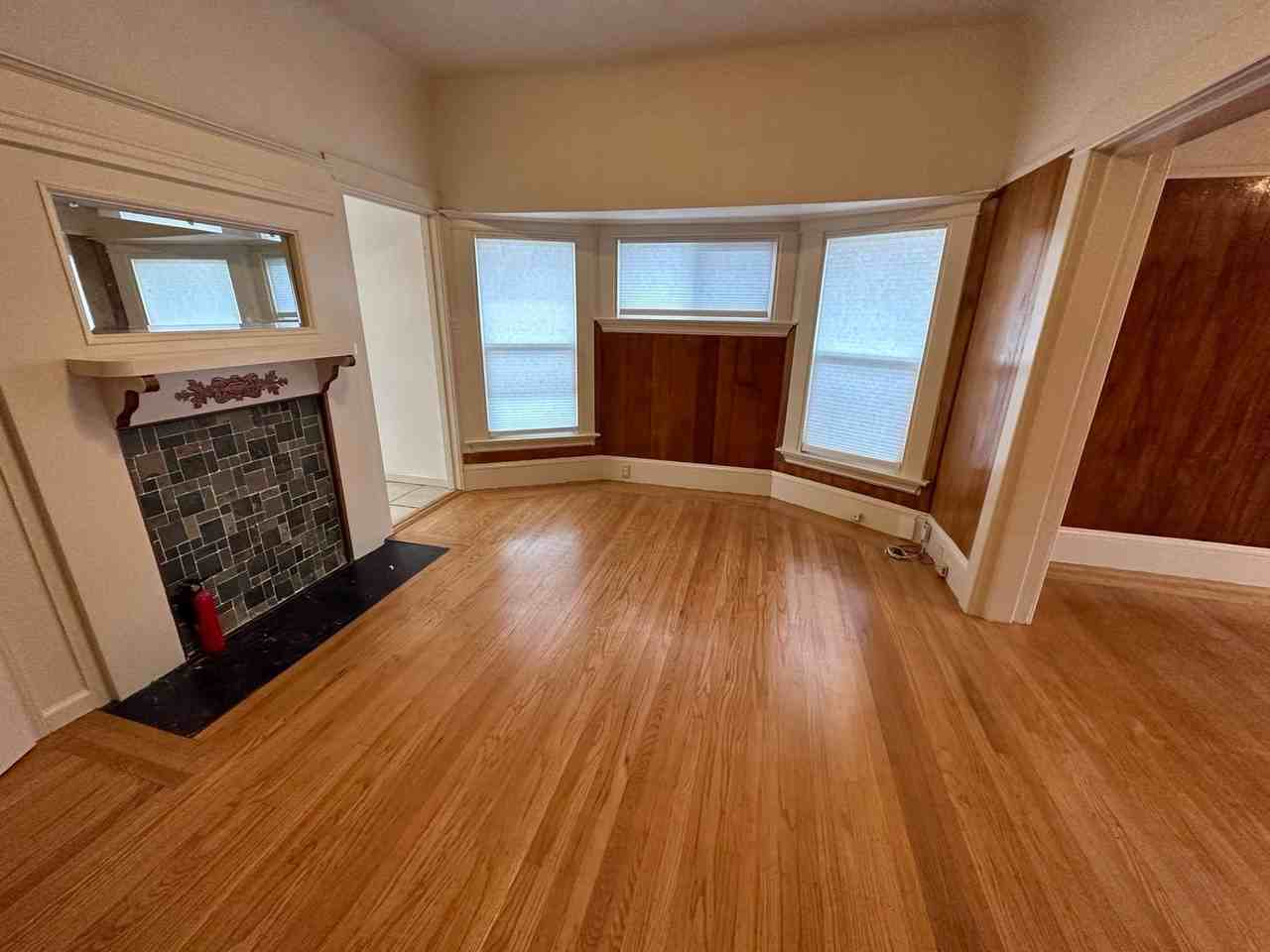 467 44th St - Photo 4 of 14