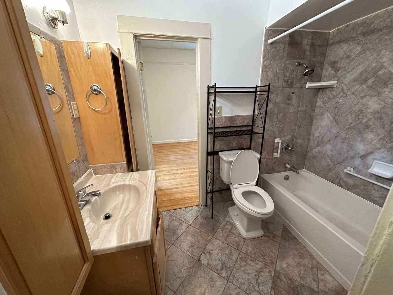 467 44th St - Photo 6 of 14