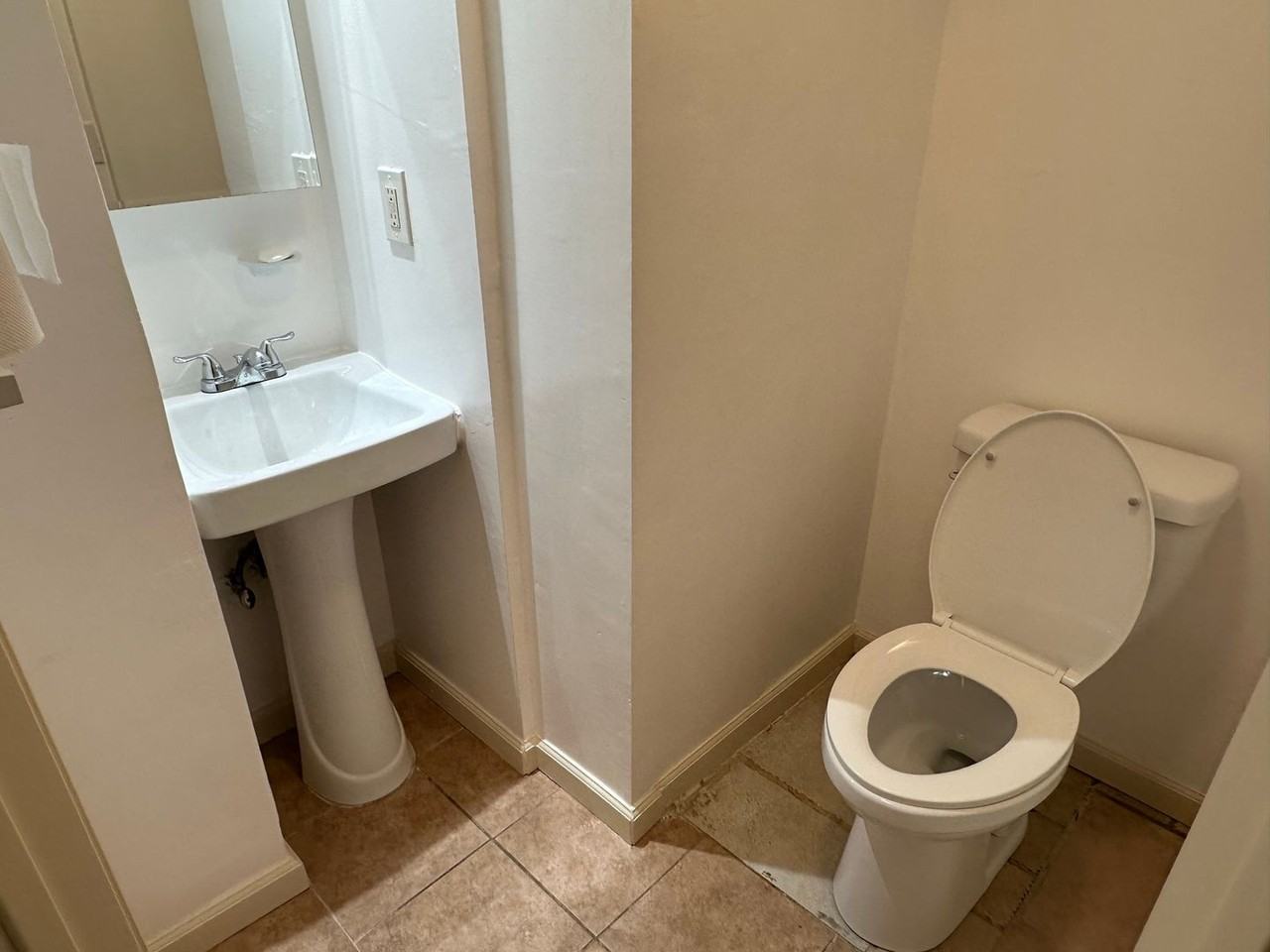467 44th St - Photo 7 of 14
