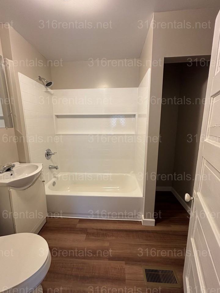 106 S Arthur St - Photo 4 of 12