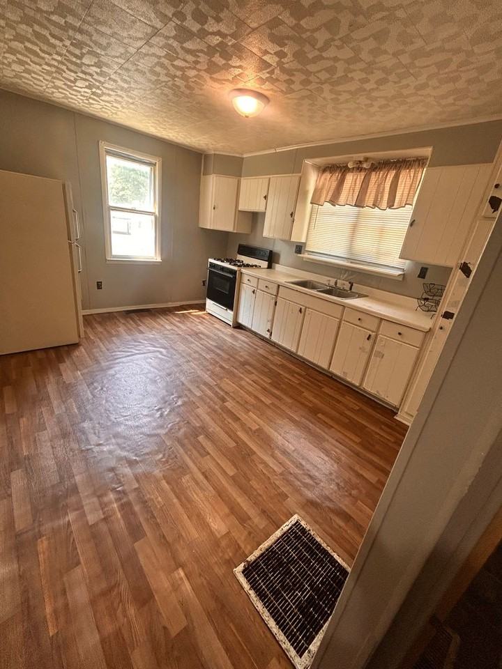 171 E 3rd St - Photo 2 of 11