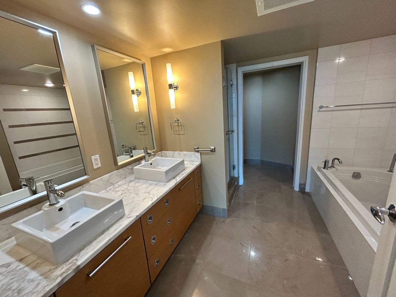 1177 Queen St #1906 - Photo 5 of 27
