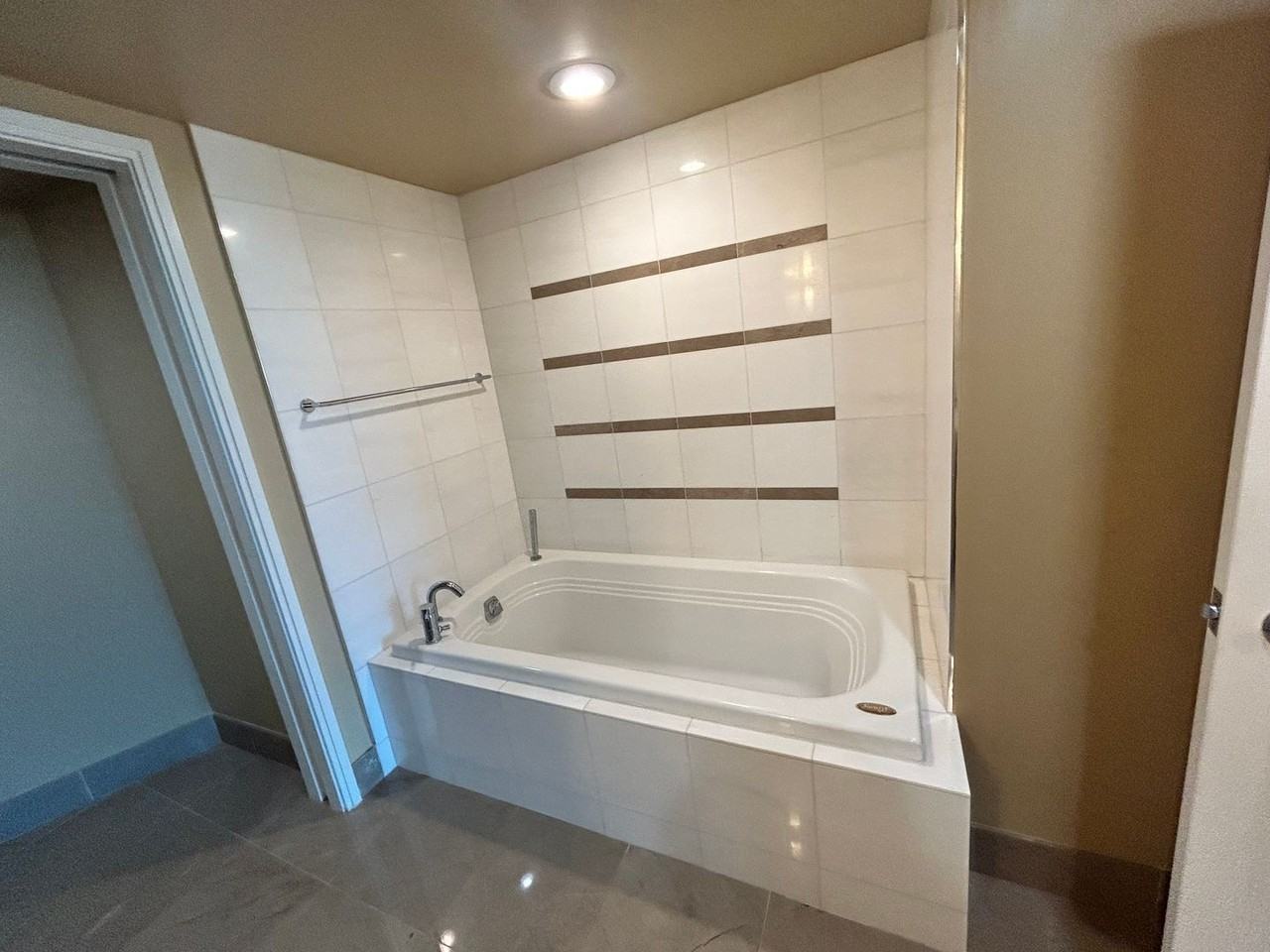 1177 Queen St #1906 - Photo 6 of 27