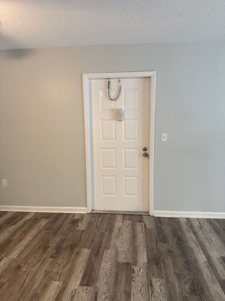 1372 Pine Ridge Cir E - Photo 3 of 22