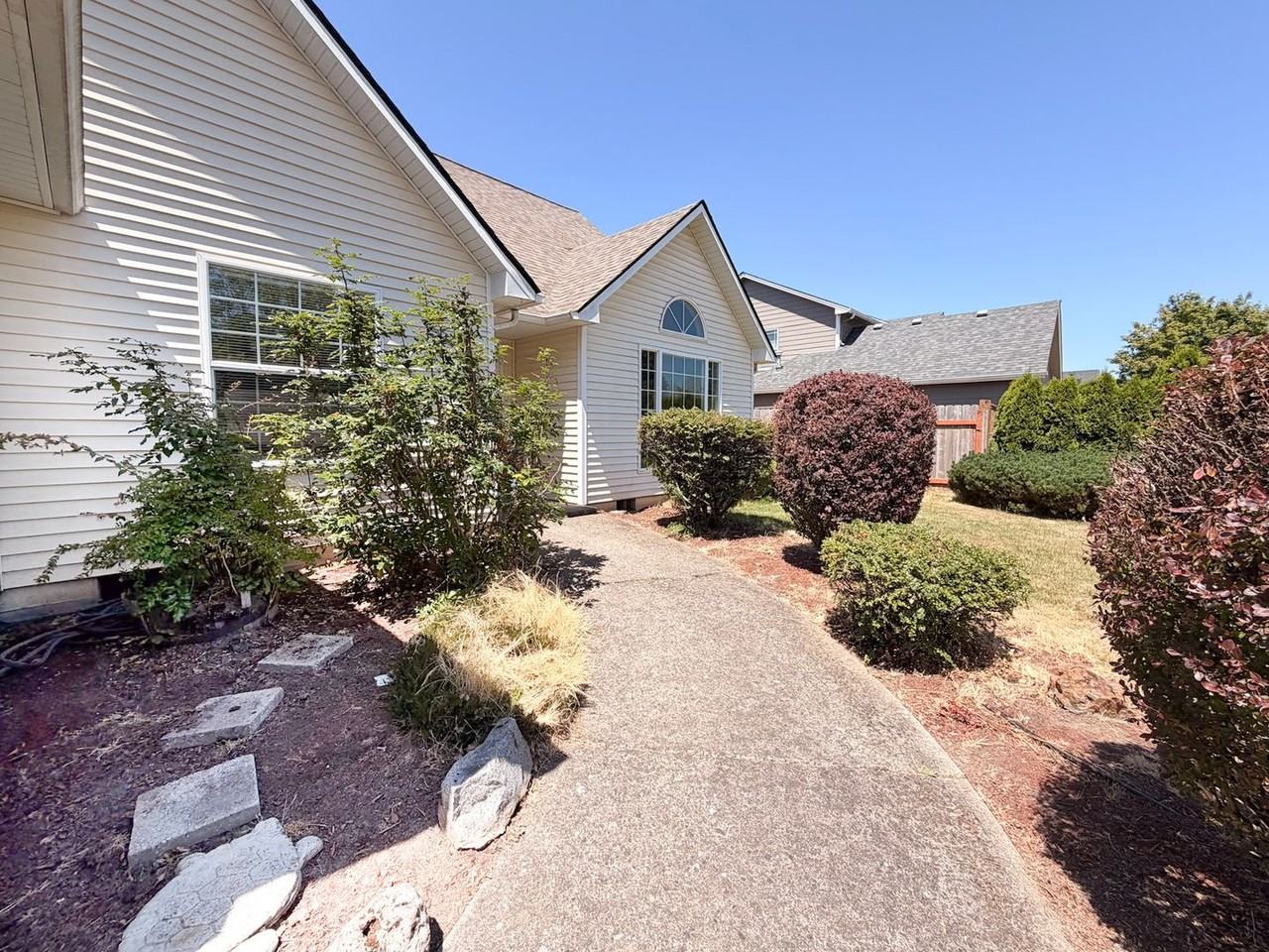 7349 Oneil Rd Ne - Photo 2 of 29