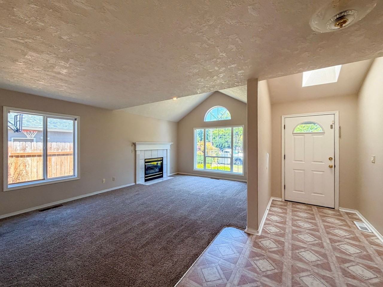 7349 Oneil Rd Ne - Photo 3 of 29