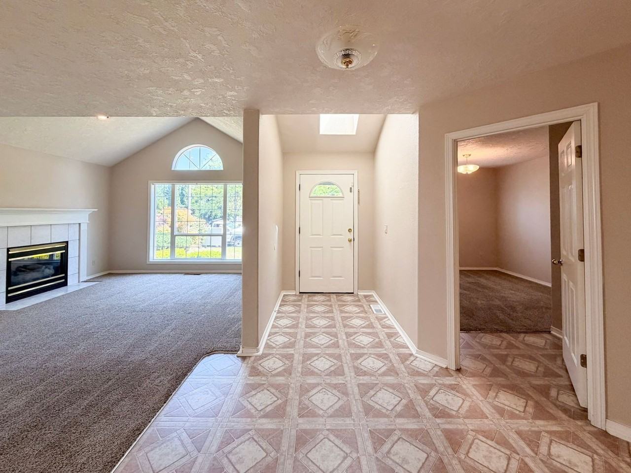 7349 Oneil Rd Ne - Photo 4 of 29
