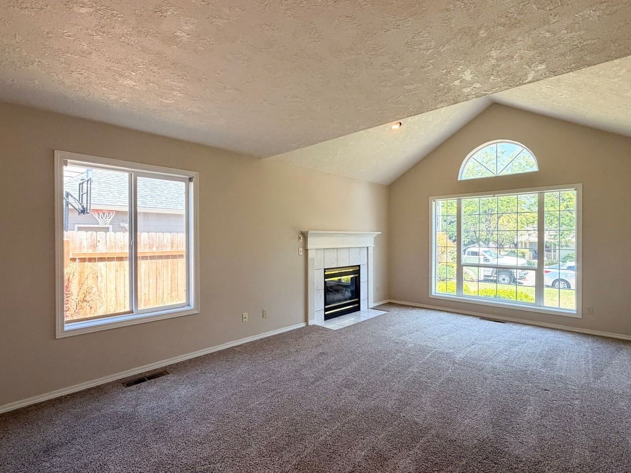 7349 Oneil Rd Ne - Photo 5 of 29